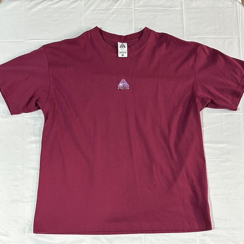 Men's Nike ACG Short Sleeve Tee Shirt. Mens Size Large. Great Condition